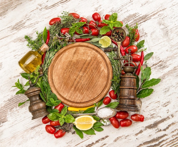 Čerstvé ingrediencie na pracovnej doske